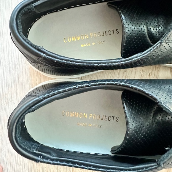 Common Projects Achilles Low MEN
Black perforated leather
MEN Size 40 - Picture 5 of 6